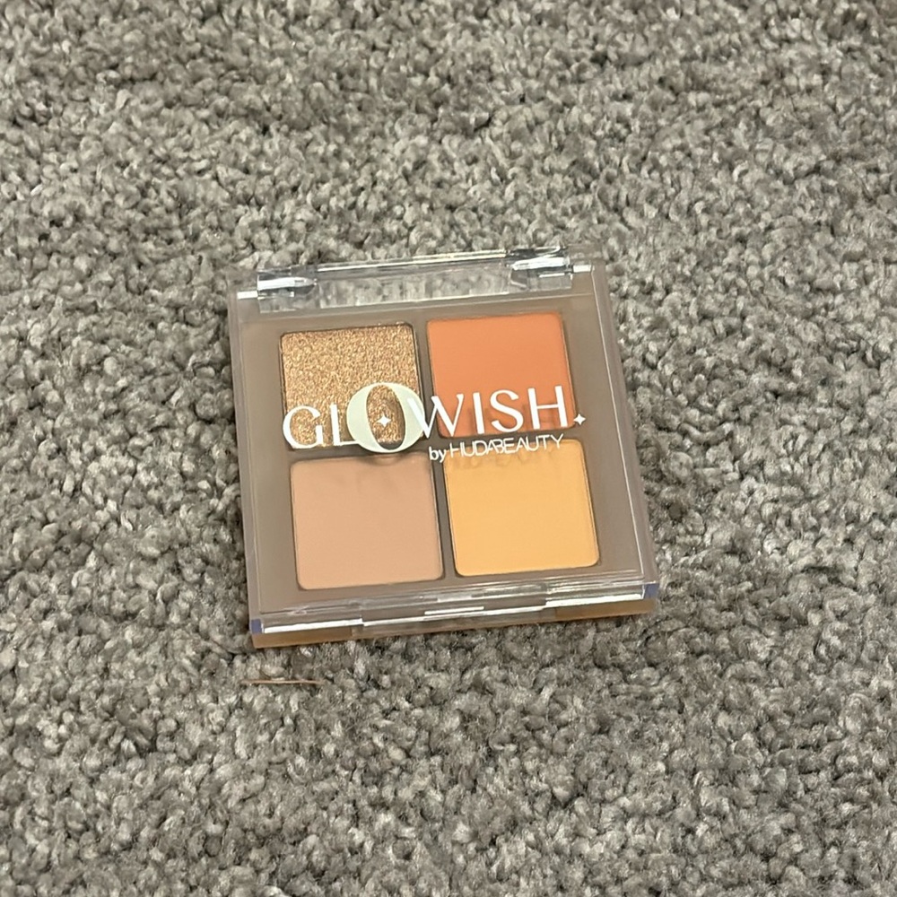 HUDA BEAUTY GLOWISH 4 PAN EYESHADOW PALETTE